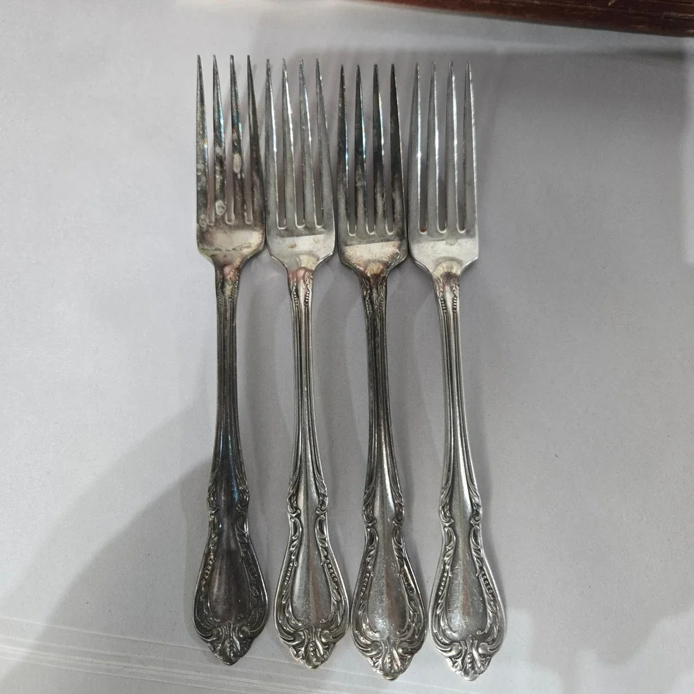 Wm. A. Rogers Oneida Flatware Set 23pc Silver Overlaid Memory Pattern
